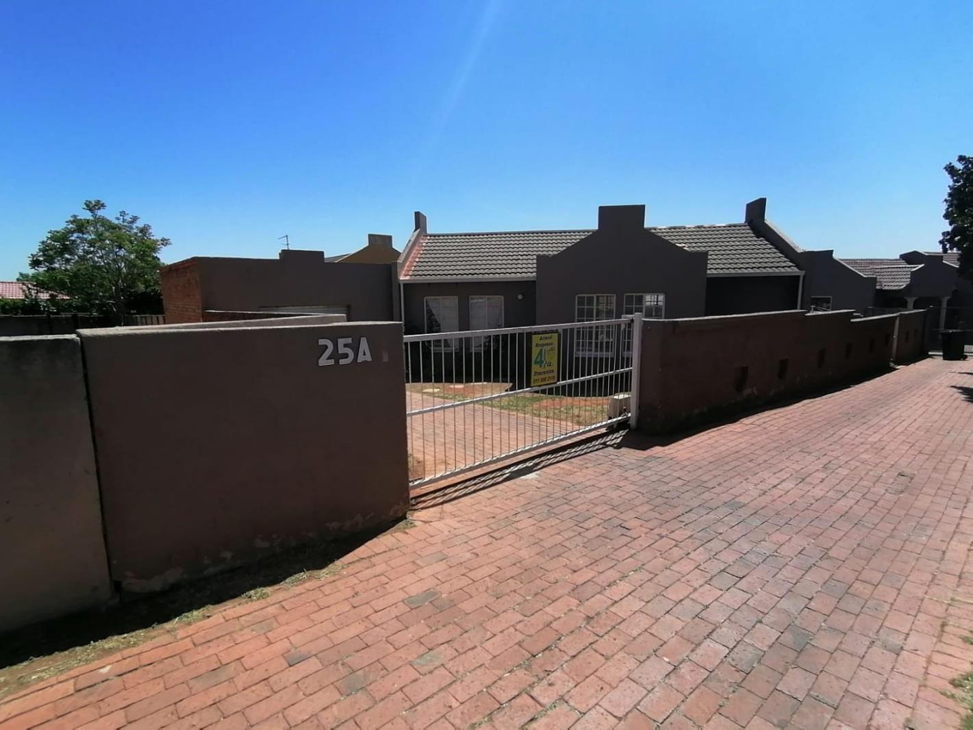 2 Bedroom House in Albertsdal