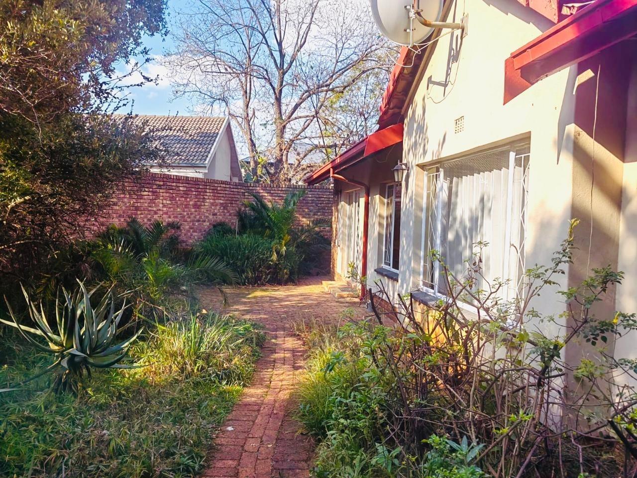 4 Bedroom House in Van Riebeeck Park