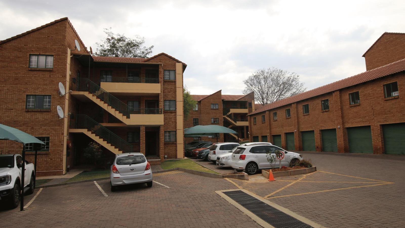 2 Bedroom Townhouse in Die Hoewes