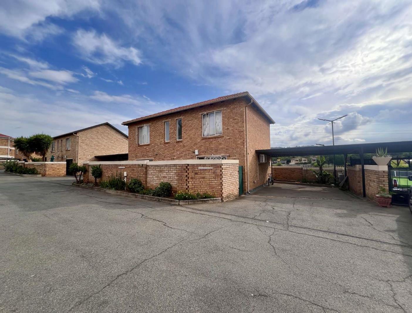 2 Bedroom Townhouse in Roodepoort Central