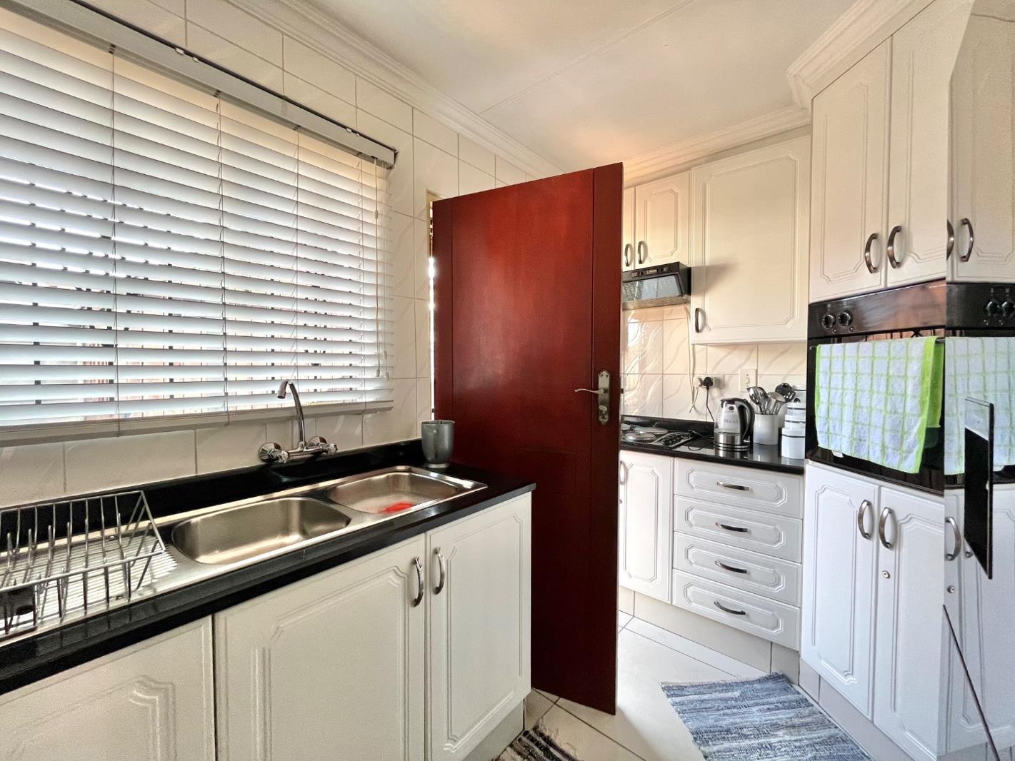 3 Bedroom House in Mondeor
