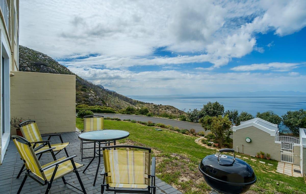 2 Bedroom Apartment in Simon's Town Central