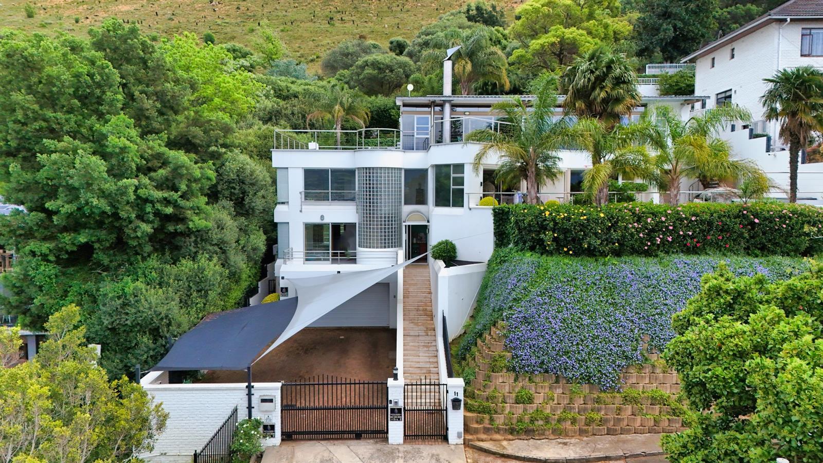 4 Bedroom House in Paarl Central West