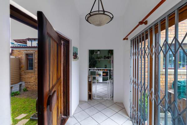 4 Bedroom House in Sandbaai