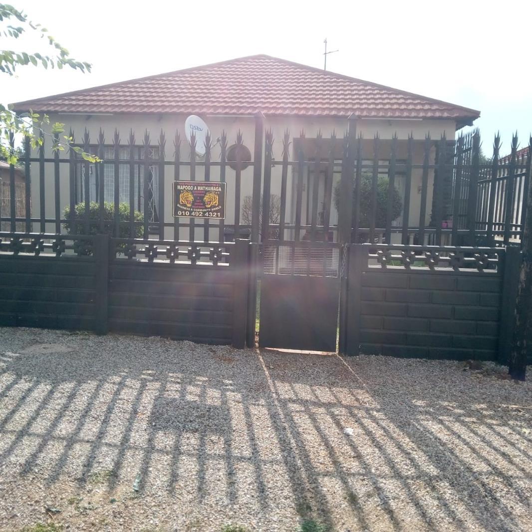 2 Bedroom House in Randfontein Central