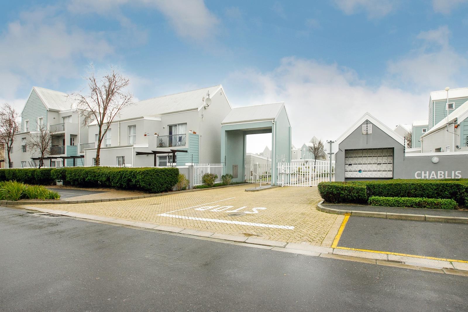 2 Bedroom Apartment in Burgundy Estate