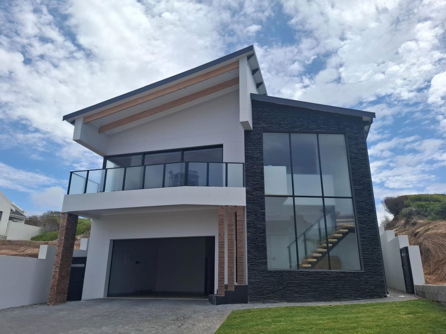 4 Bedroom House in Stilbaai Wes